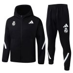 Giacca Cappuccio Real Madrid 2026/2027 Nero Giacca Cappuccio Real Madrid 2026/2027 Nero